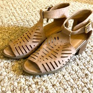 Girls size 2 Madden Girl sandals